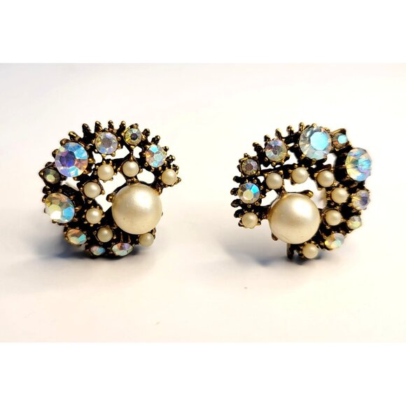 Vintage Clip Earrings Clear Rhinestone and White Faux Pearl Clip Gold Tone PR23 - Picture 1 of 9